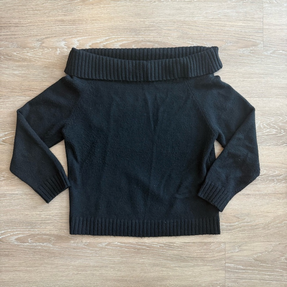 Off-Shoulder Black Women's Boat Neck Sweater, Size Lp